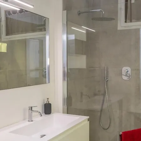 Hadithi Trieste, Tra Le Rive E Piazza Unita トリエステ