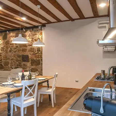 Appartement Hadithi, Tra Le Rive E Piazza Unità