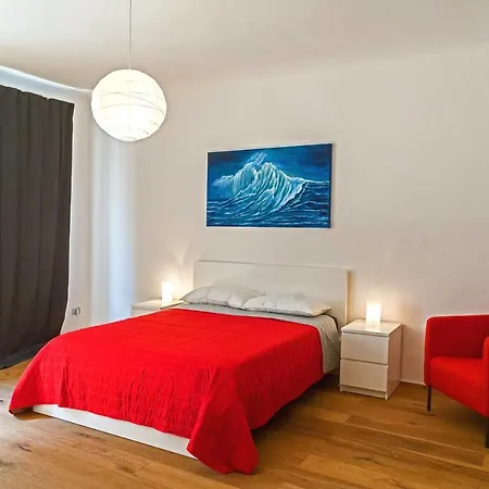 Hadithi, Tra Le Rive E Piazza Unità