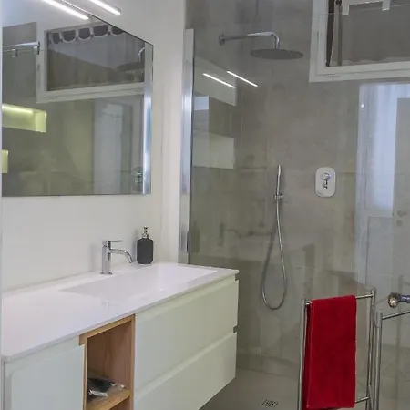 Appartement Hadithi, Tra Le Rive E Piazza Unità *